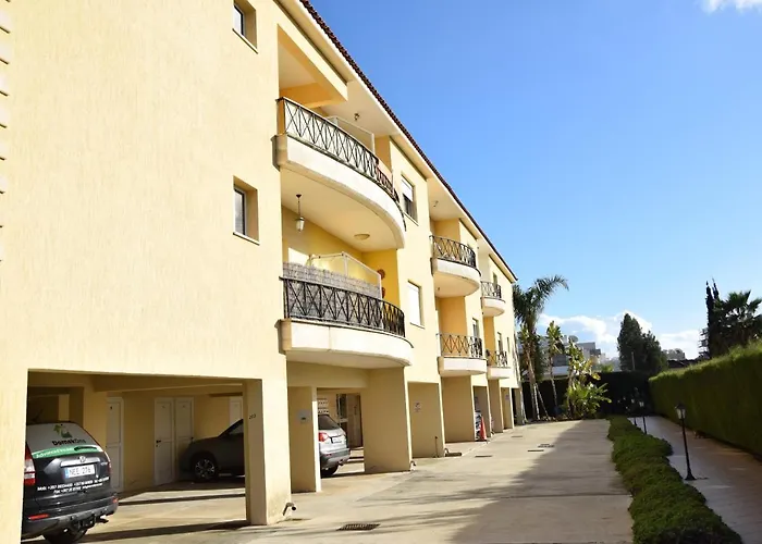 Raise Cosy With Pool In *