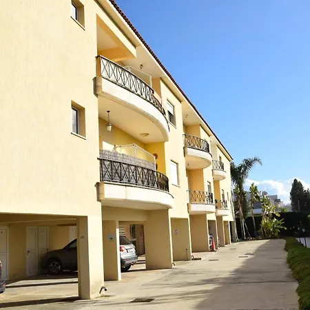 Raise Cosy With Pool In *