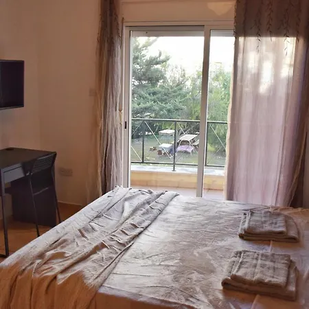 Raise Cosy With Pool In